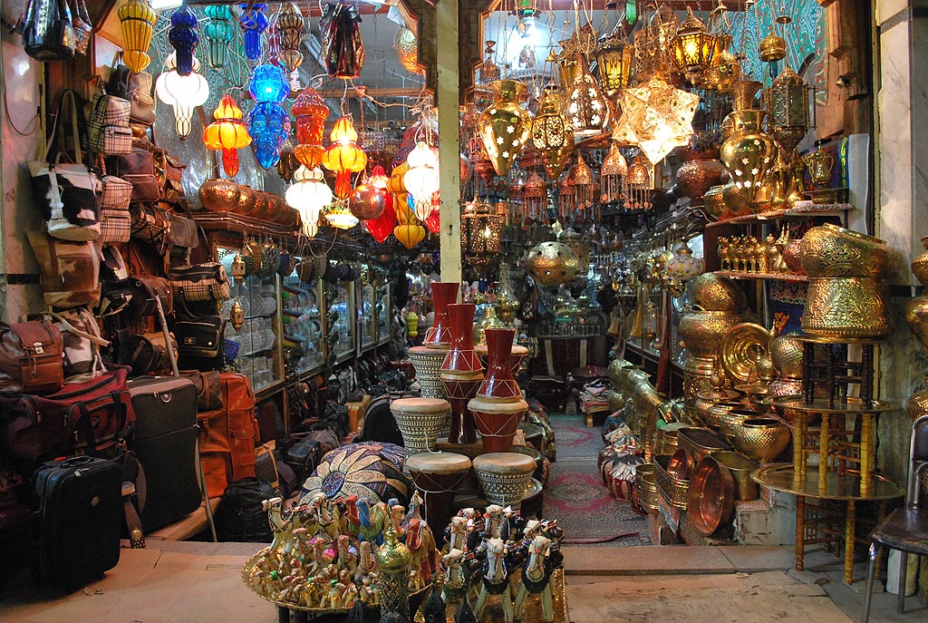 Богатый сувенирами рынок Каира