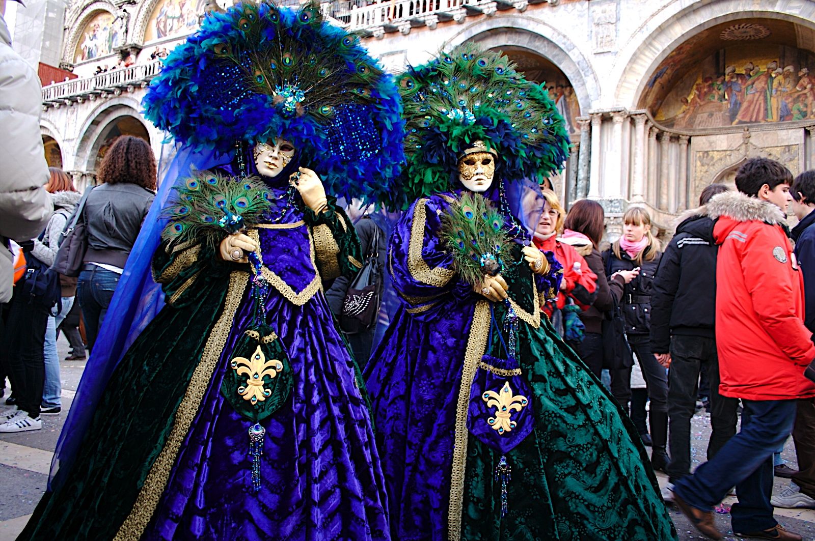 Карнавал в Венеции проходит ежегодно каждый февраль