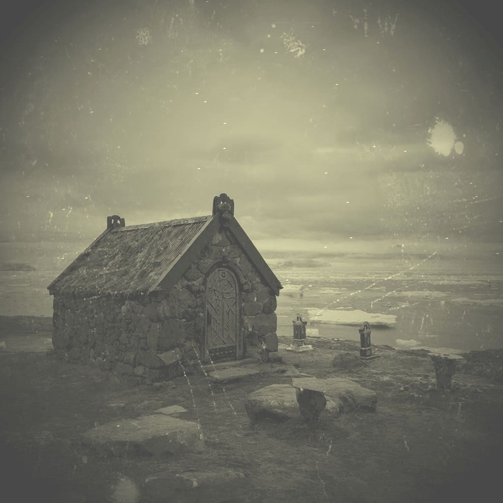 Странное строение на полярном берегу