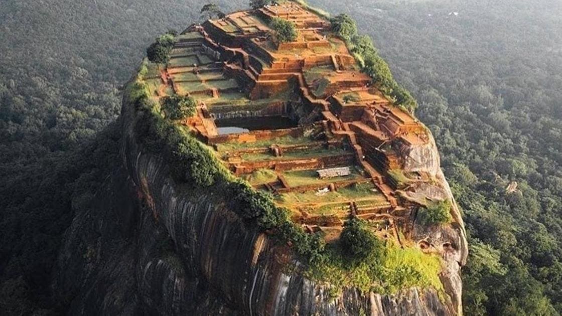 Сюда удобно добираться только по воздуху