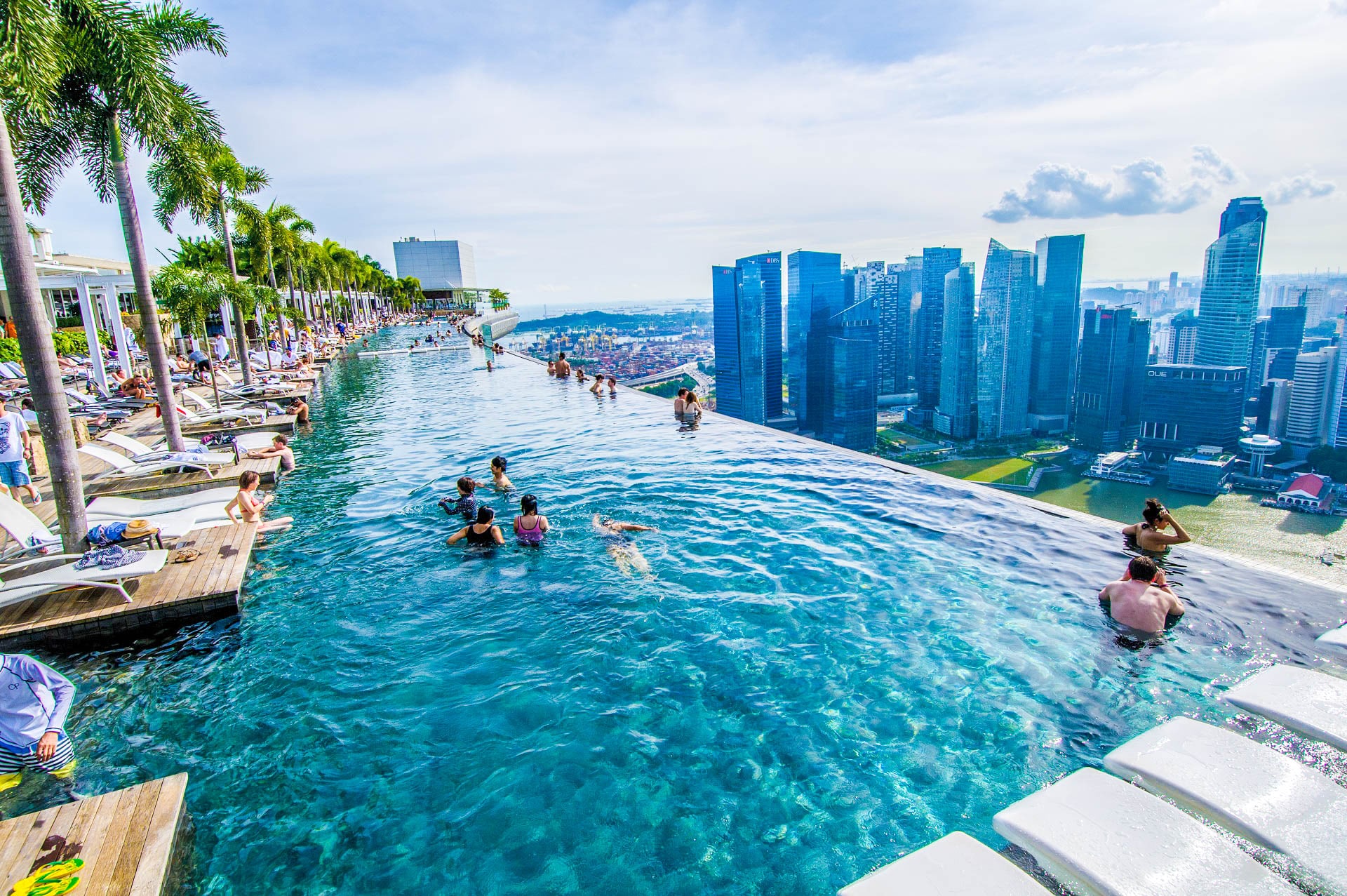 Панорамный бассейн в Сингапуре