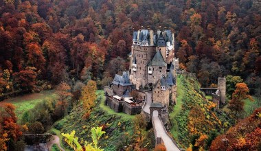 6 самых старинных замков Европы